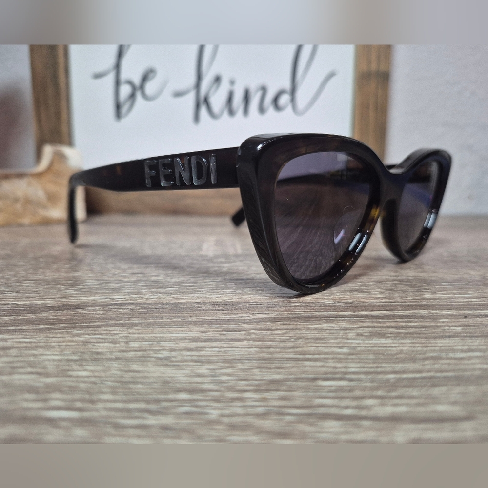 FENDI Sunglasses FE40087U, 55-16 140, Cat Eye, Authentic - Picture 4 of 9